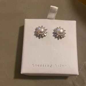 Contessa Di Capri Pearl Earrings NWT